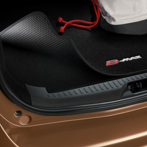 Črna podloga za prtljažnik z logotipom B-MAX